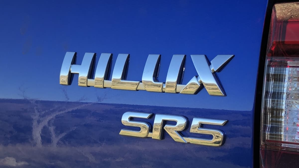 Rencana hibrida Toyota HiLux yang sangat rahasia terungkap, dengan kejutan mengejutkan