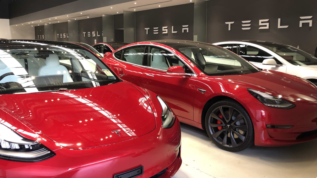 Permintaan mobil listrik Tesla pada tingkat rekor setelah pemotongan harga, kata Elon Musk