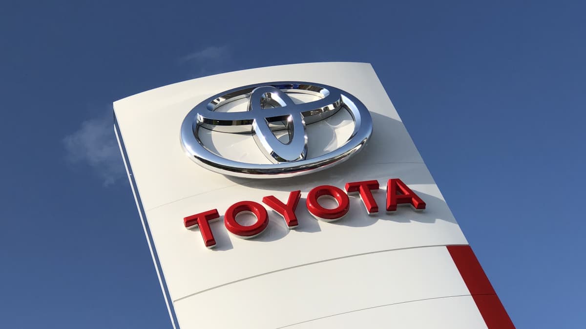 Toyota tetap menjadi pembuat mobil terbesar di dunia pada tahun 2022
