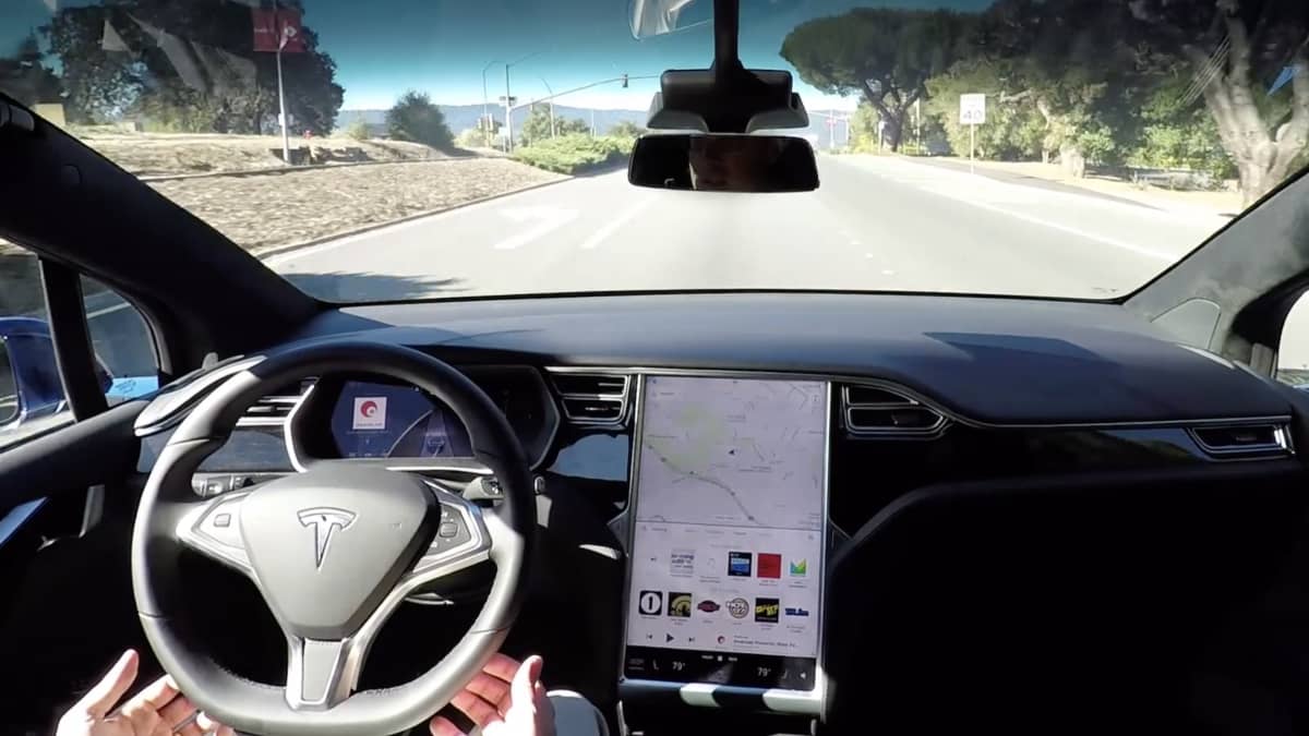 Tesla menarik kembali 363.000 mobil di AS dengan teknologi otonom yang cerdik