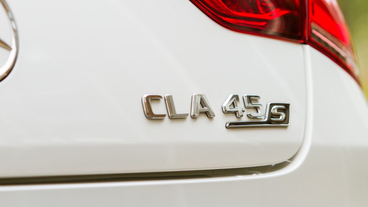 Mercedes-Benz CLA baru untuk mempertahankan bensin di samping tenaga listrik